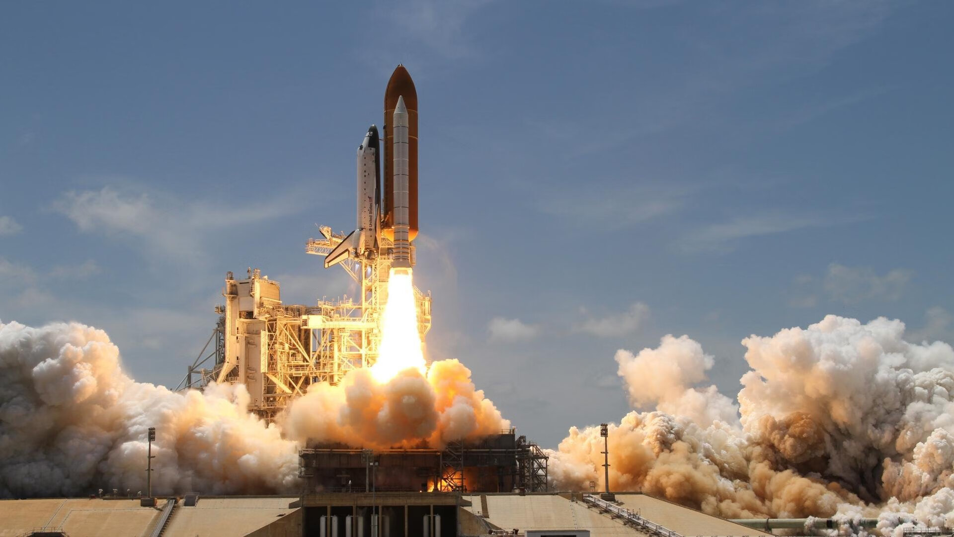 爱游戏体育-_全民空中飞行体验：跳跃天际的新运动_，空中飞跃游戏