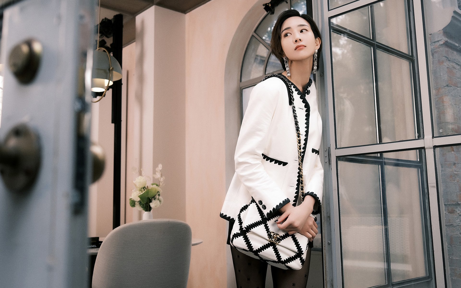 “青训营地引入国际专业教练，提升青少年技战术水平”，国家青训营