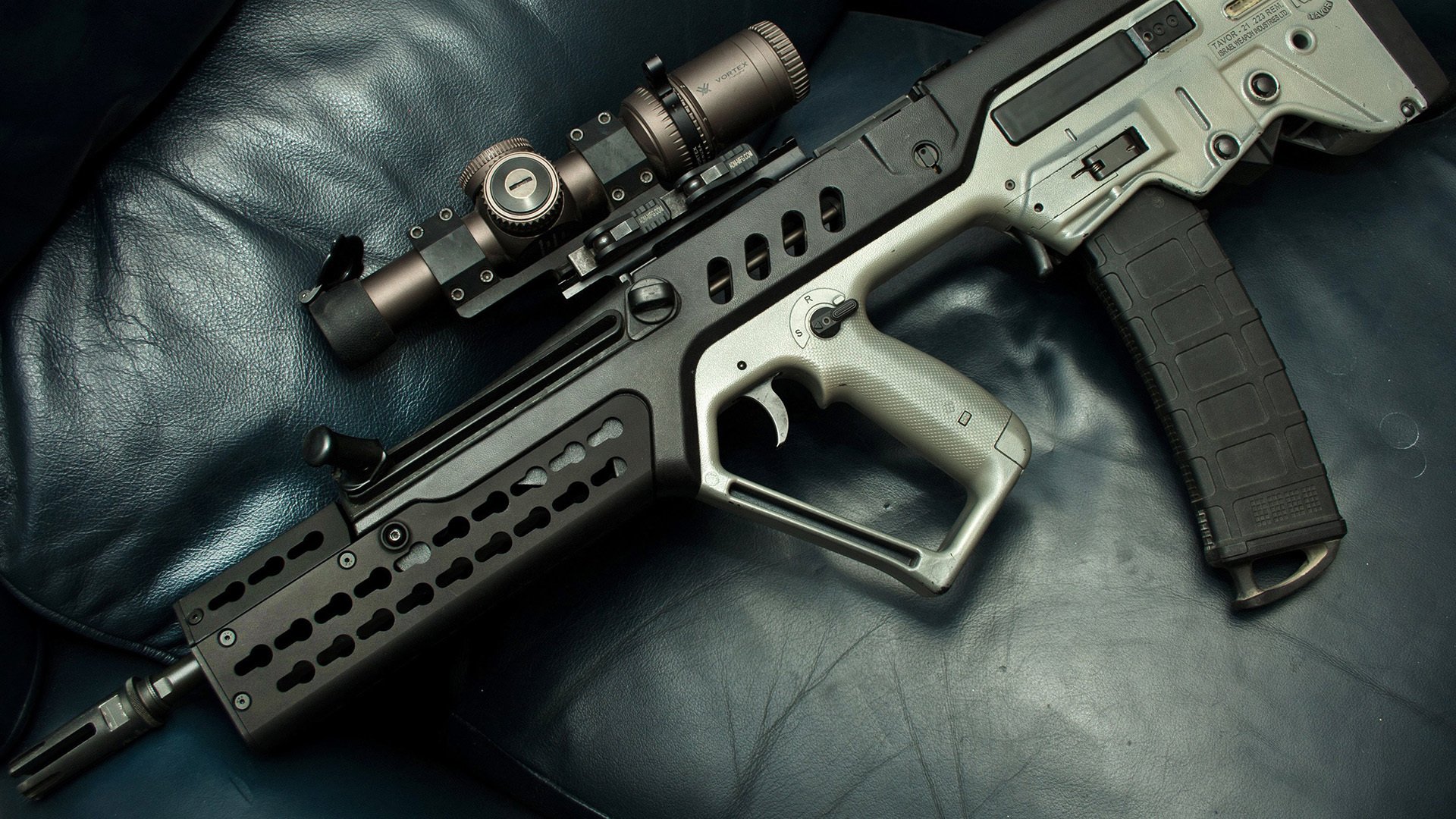 法国骑手斯特凡·朗多瓦斯携手“Chaman Dumontceau”勇夺三项赛银牌，感动全场。